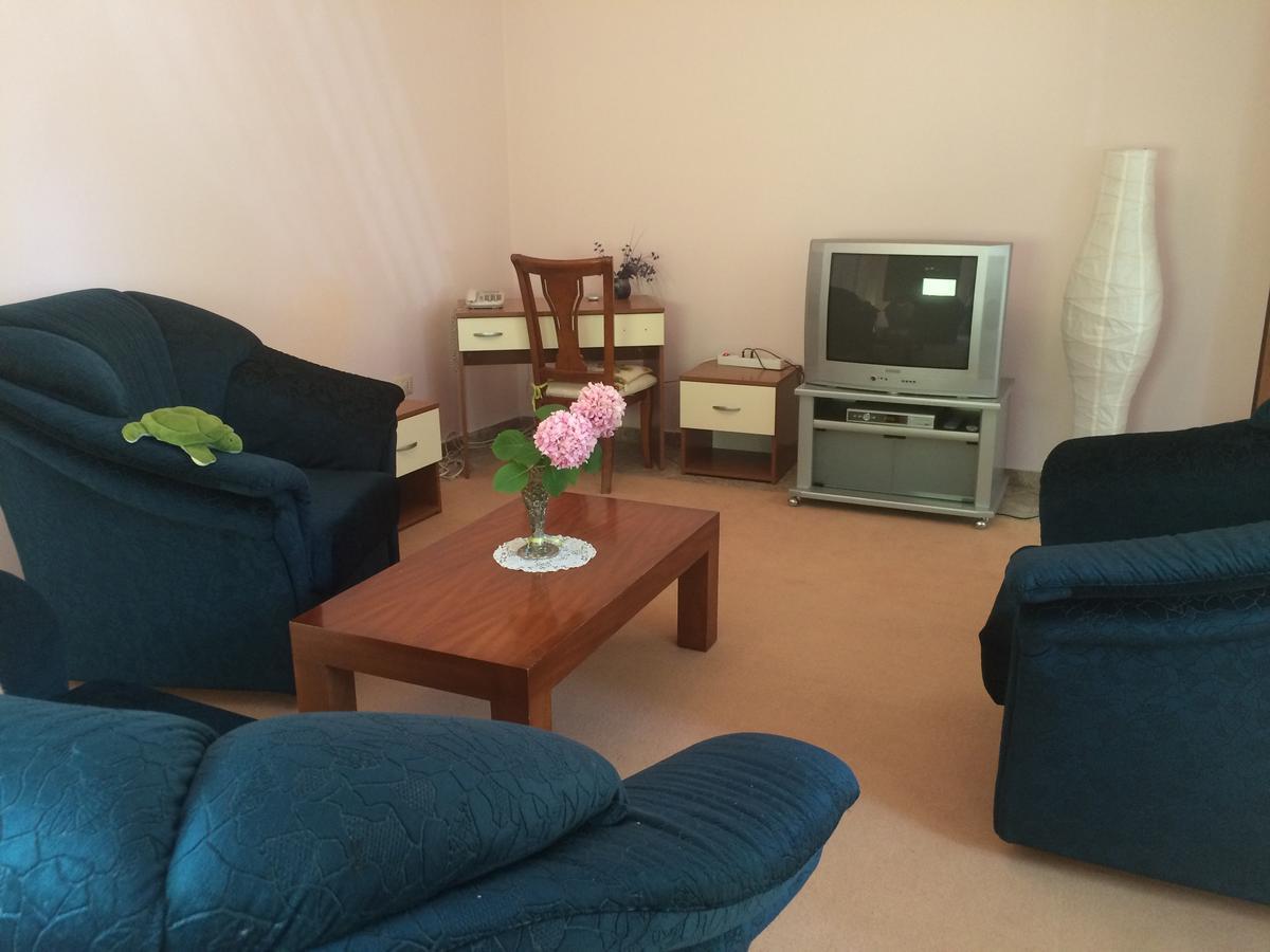 Friends House Bed and Breakfast Τίρανα Εξωτερικό φωτογραφία