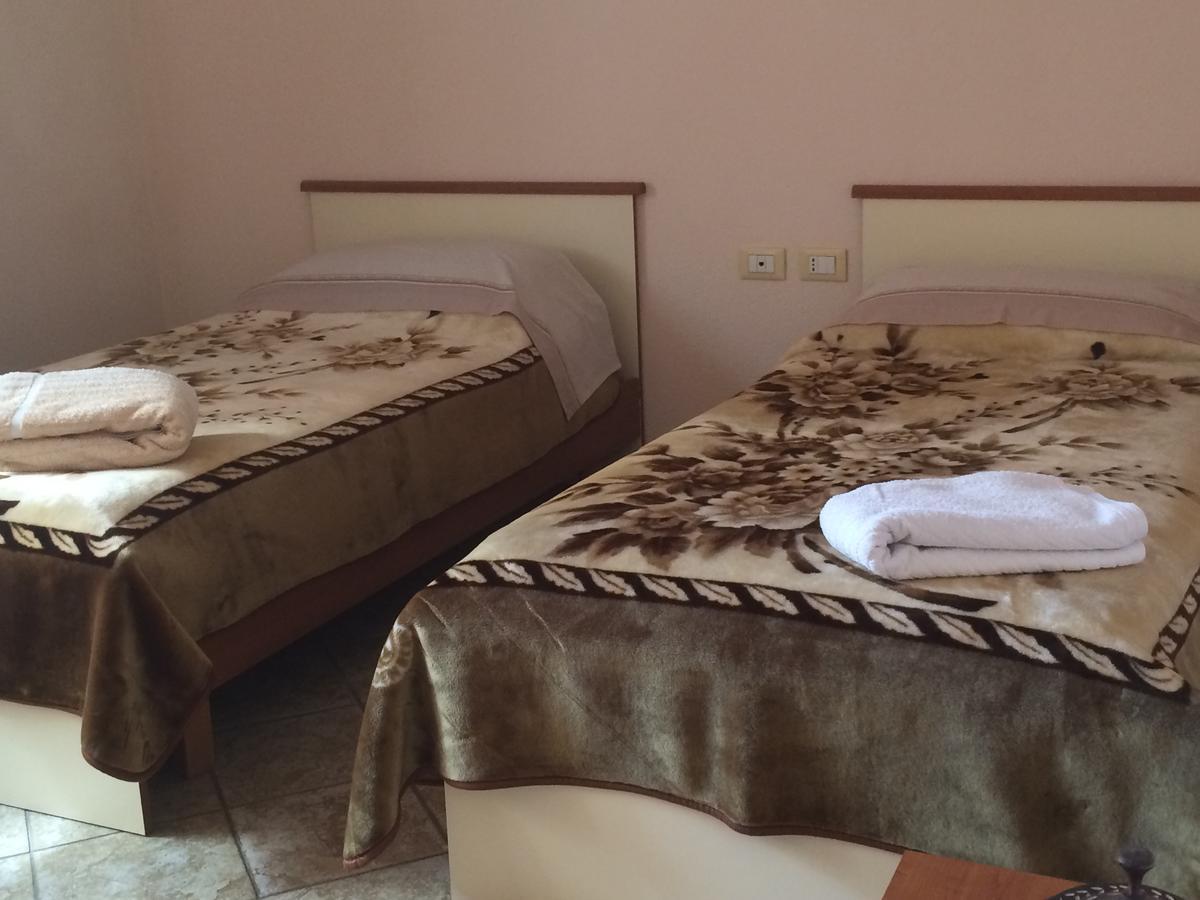 Friends House Bed and Breakfast Τίρανα Εξωτερικό φωτογραφία